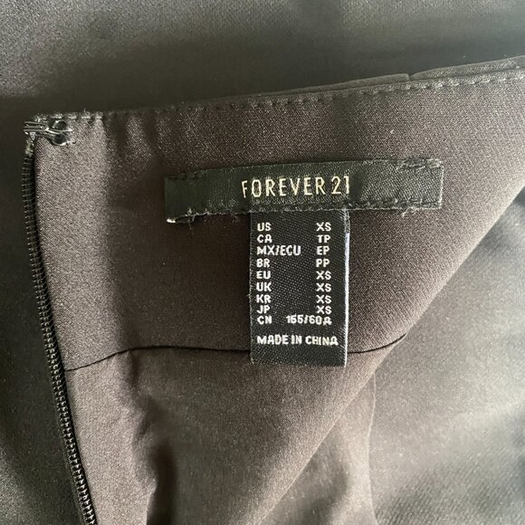 Forever 21 Black Mini Skirt w/ Oversized Rhinestone Buckle – XS – NWT - Picture 10 of 14